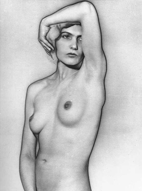 Man Ray Nu cerca de 1929